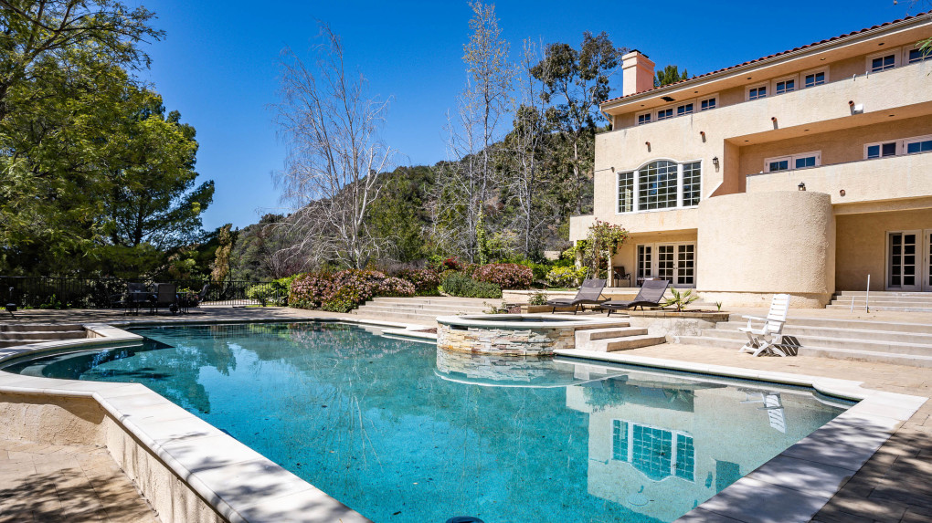 12-acre Calabasas estate, with its own vineyard, asks $5.3 million